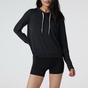 Vuori Halo Essential Hoodie in Black Heather Size Small